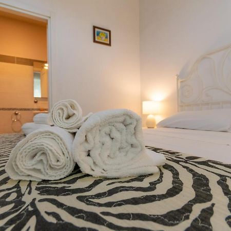 רומא Vercelli Guest House Near San Giovanni מראה חיצוני תמונה