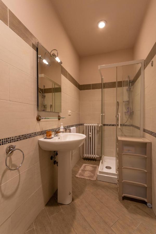 רומא Vercelli Guest House Near San Giovanni מראה חיצוני תמונה