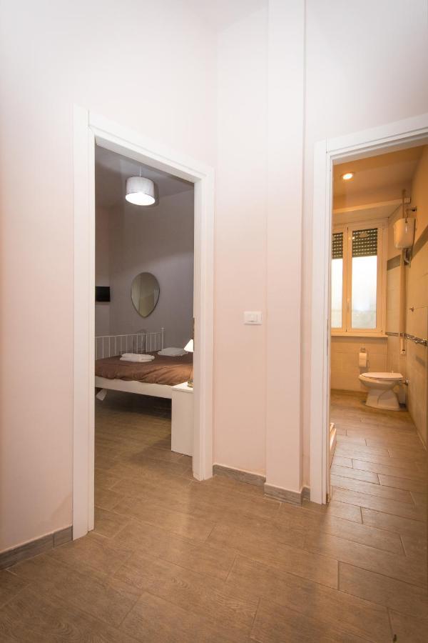 רומא Vercelli Guest House Near San Giovanni מראה חיצוני תמונה