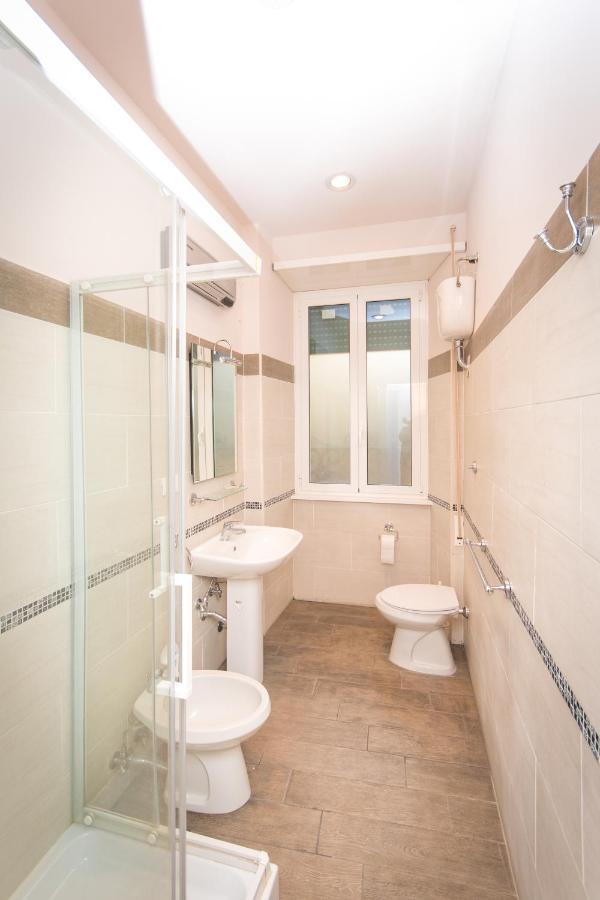 רומא Vercelli Guest House Near San Giovanni מראה חיצוני תמונה