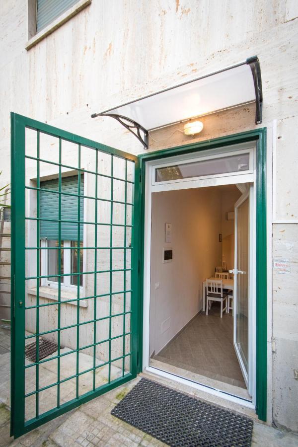 רומא Vercelli Guest House Near San Giovanni מראה חיצוני תמונה