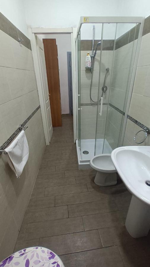 רומא Vercelli Guest House Near San Giovanni מראה חיצוני תמונה