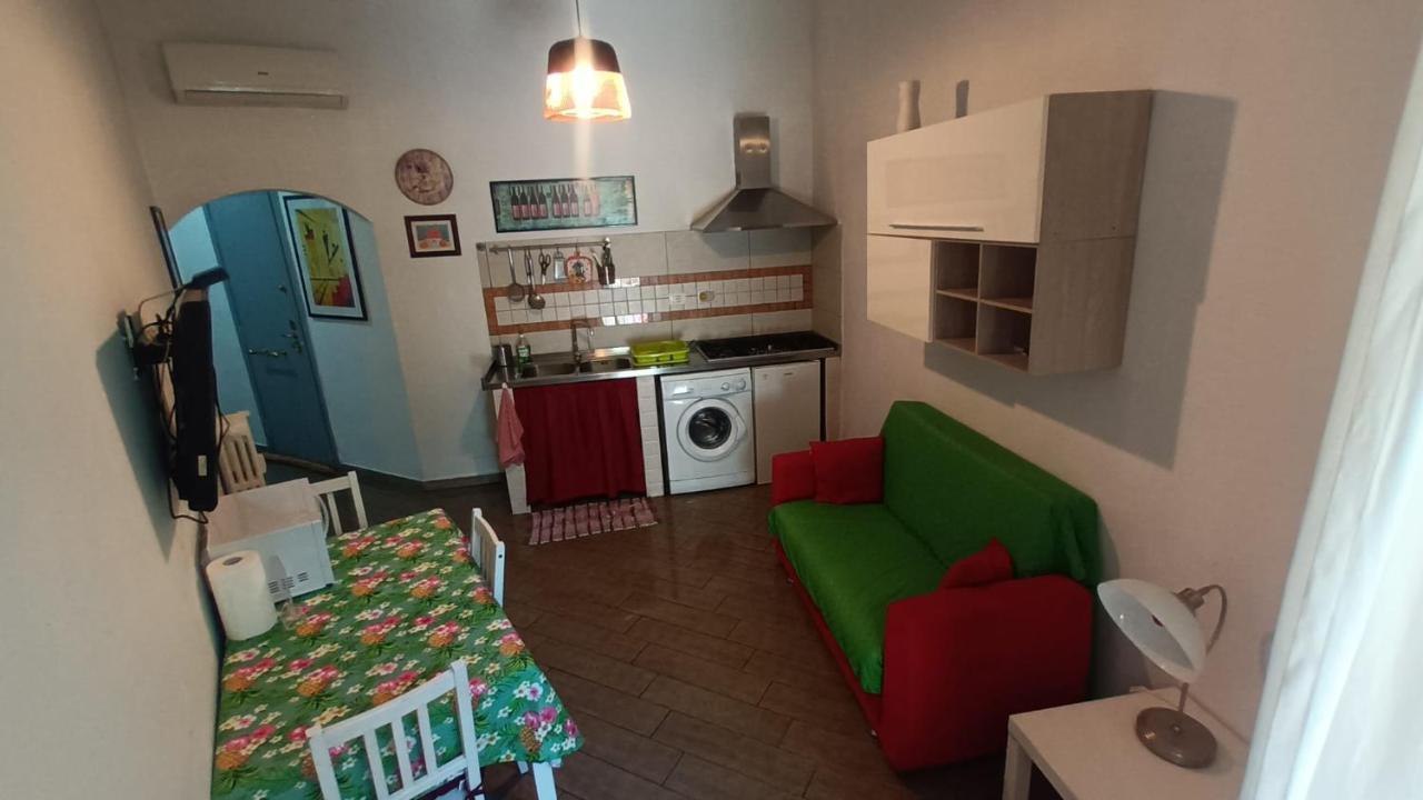 רומא Vercelli Guest House Near San Giovanni מראה חיצוני תמונה
